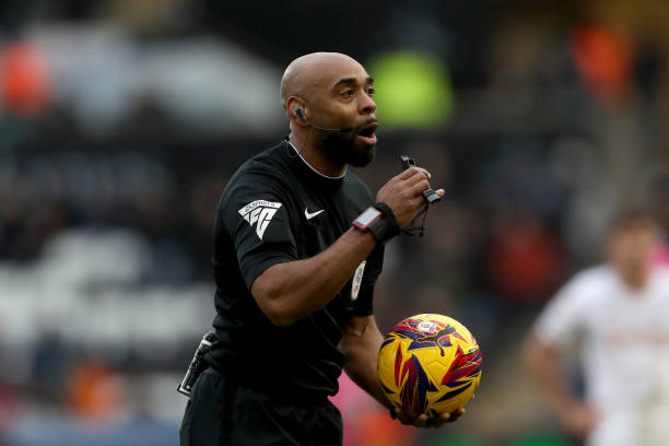 7 Soccer Players Who Became Referees: From the Pitch to the Whistle